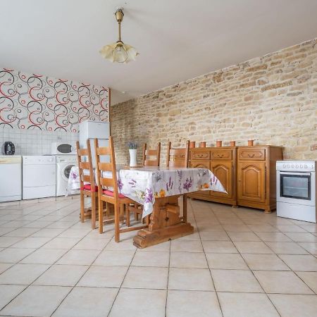 Vintage Holiday Home With Private Garden Nouart Екстер'єр фото