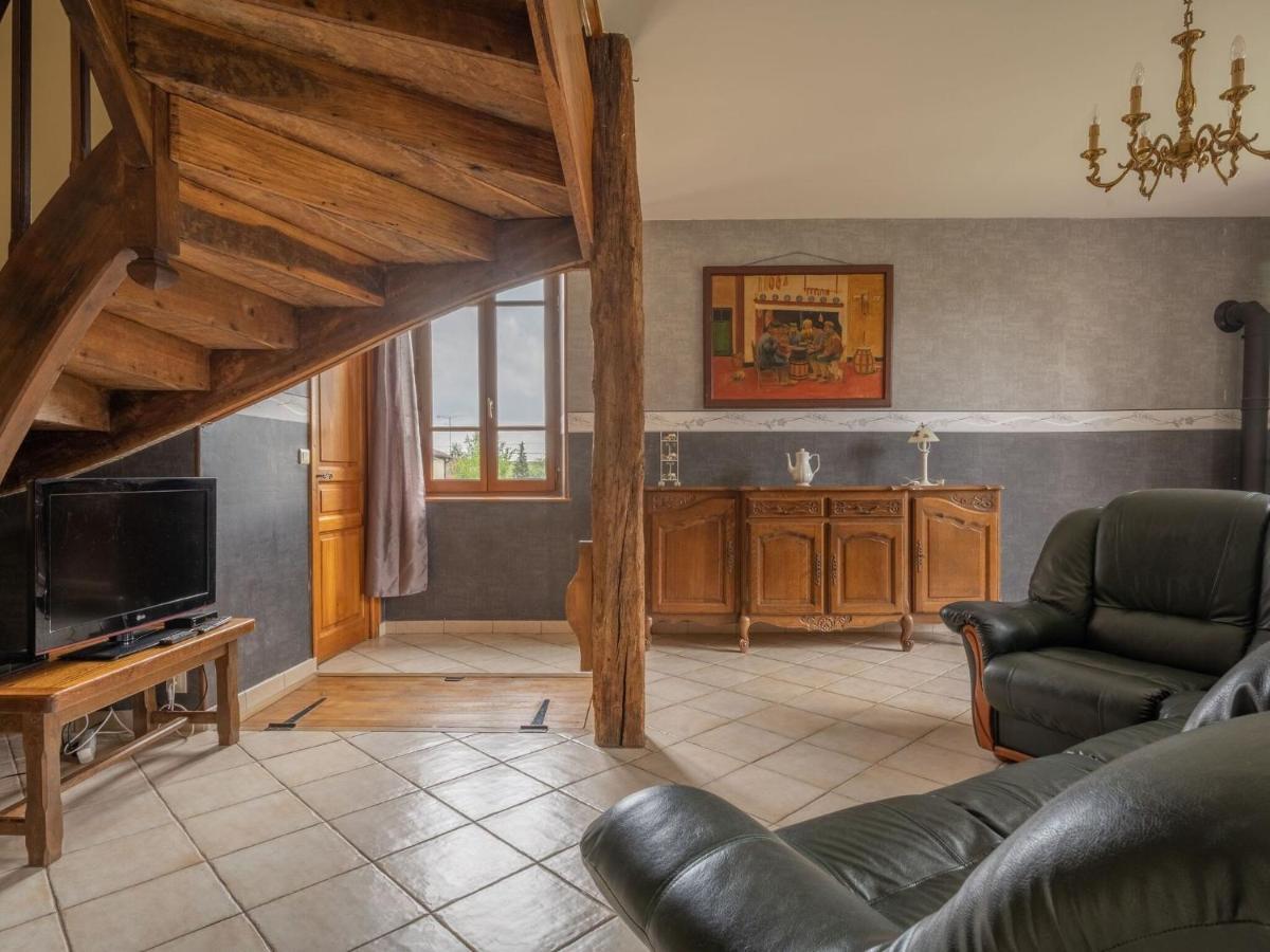 Vintage Holiday Home With Private Garden Nouart Екстер'єр фото
